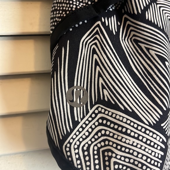 Lululemon Speed Short in Dottie Tribe Print - Picture 4 of 5